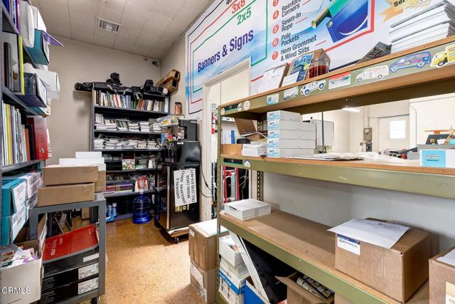 426 W Arbor Vitae Street, Inglewood CA: https://media.crmls.org/mediaz/aecb263f-2416-496f-b6ad-235a654abcf9.jpg