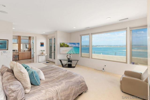 3328 Crown Point, San Diego CA: https://media.crmls.org/mediaz/aecb490a-e2d2-4287-9232-7c9e416b01dd.jpg