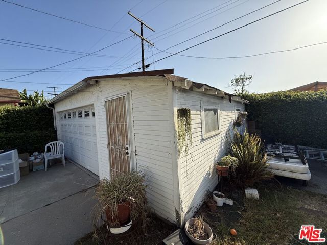 3731 Olmsted Avenue, Los Angeles CA: https://media.crmls.org/mediaz/aecbb618-2cd7-4bd8-8281-99f60f9211e8.jpg