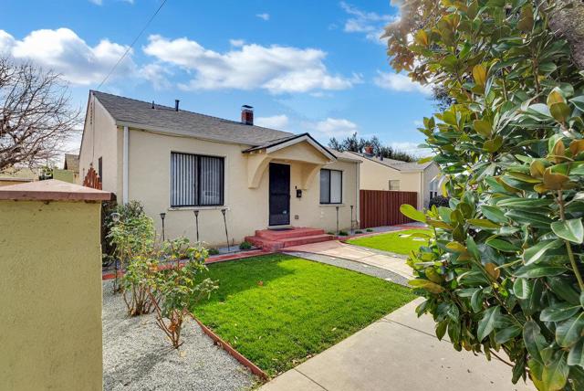 427 Ellis Street, King City CA: https://media.crmls.org/mediaz/aeccbc7f-fe68-4a52-86ff-b6d97f63bfa1.jpg