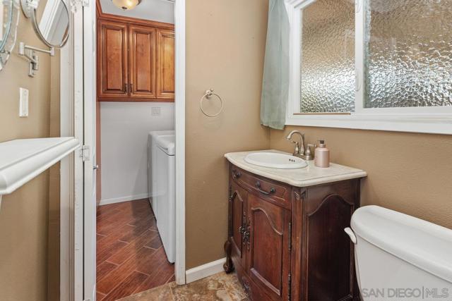 6289 Lake Arago Ave, San Diego CA: https://media.crmls.org/mediaz/aeccfc41-b289-49c7-8964-897af4a4fc78.jpg
