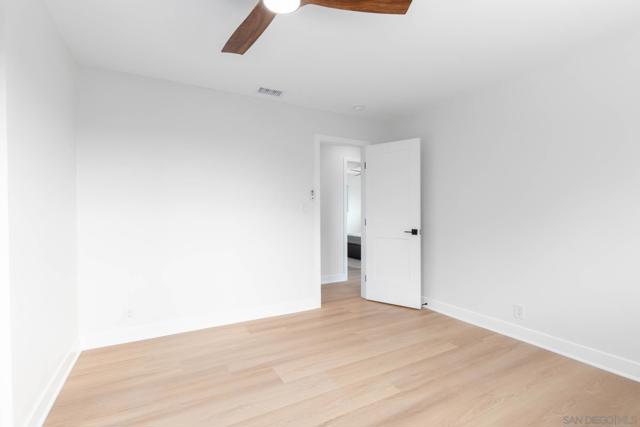 361 E Indian Rock Rd, Vista CA: https://media.crmls.org/mediaz/aecded14-a94f-47eb-aa9f-820b18e4a8b0.jpg