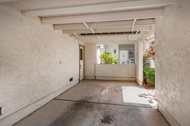 8065 Winery Court, San Jose CA: https://media.crmls.org/mediaz/aece148e-b4bb-4f00-9cfc-b9250d32d20a.jpg