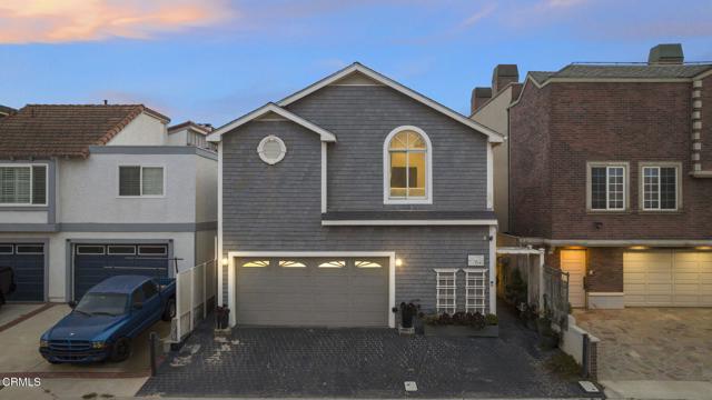 3541 Ocean Drive, Oxnard CA: https://media.crmls.org/mediaz/aece4326-1baf-4331-a619-da6bcb20be37.jpg