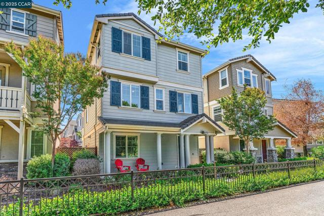 6983 Alamo Creek Trl, Dublin CA: https://media.crmls.org/mediaz/aeceafcc-96f7-4583-96b8-44dfeed11f8b.jpg