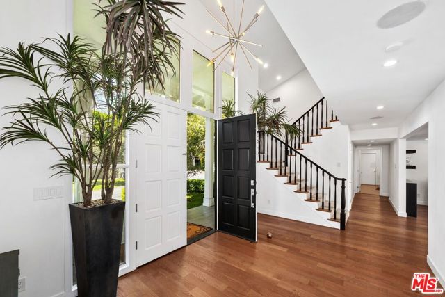 400 Chautauqua Boulevard, Pacific Palisades CA: https://media.crmls.org/mediaz/aecef776-9ec5-426a-ad81-c2096e72fbf1.jpg