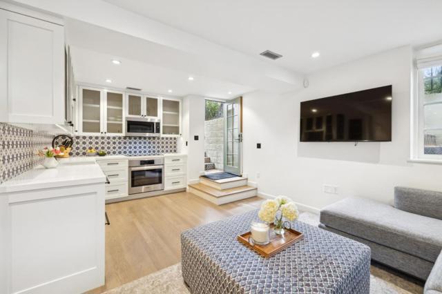957 University Drive, Menlo Park CA: https://media.crmls.org/mediaz/aecf7f57-ec53-425e-b53d-fcc3b5662f29.jpg