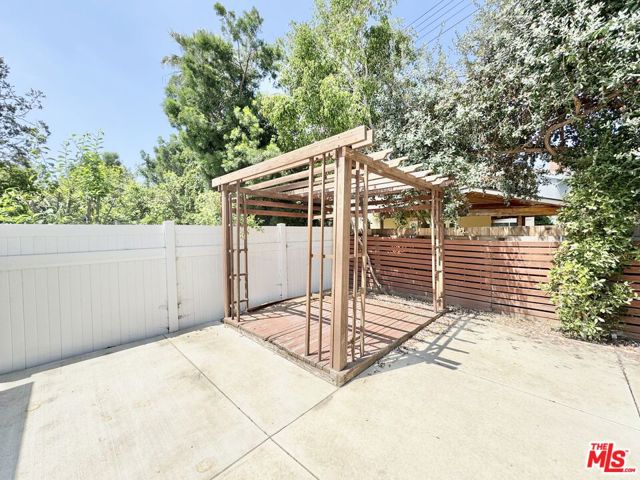5937 Ranchito, Los Angeles CA: https://media.crmls.org/mediaz/aecf9986-4c8b-4b58-b54f-54bbccdd0899.jpg