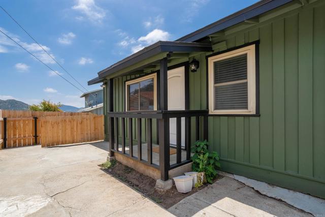 147 Mildred Way, El Cajon CA: https://media.crmls.org/mediaz/aecfa6c3-e386-4c46-8472-ec67643e10aa.jpg