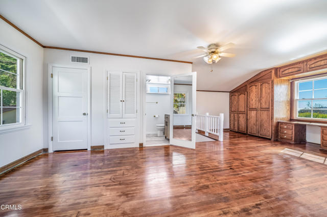 5028 El Adobe Lane, La Crescenta CA: https://media.crmls.org/mediaz/aecfcc4a-4045-4a0d-923b-9898ee151108.jpg