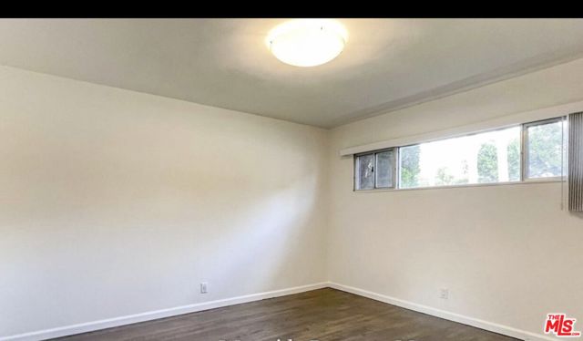 524 E Hazel Street, Inglewood CA: https://media.crmls.org/mediaz/aecff290-a707-42fa-ba30-de6ca30a1b7b.jpg