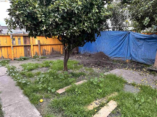 1342 Garvin Ave, Richmond CA: https://media.crmls.org/mediaz/aed0a3fc-447e-452b-9ee3-ae22e0040d4d.jpg