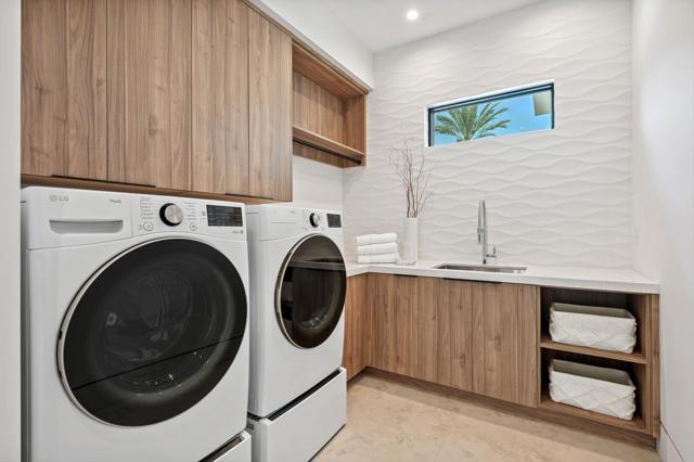 7 Makena Lane, Rancho Mirage CA: https://media.crmls.org/mediaz/aed0bf44-3a5a-45ed-85d8-79feab3f3d7b.jpg