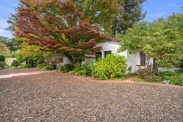 3691 Laguna Avenue, Palo Alto CA: https://media.crmls.org/mediaz/aed0e49c-1232-47ac-92a0-59ab62331fcb.jpg