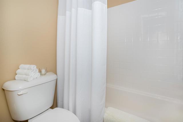 3753 Bergen Peak Place, Carlsbad CA: https://media.crmls.org/mediaz/aed0e974-fa64-4d44-8f31-d0f4a10cbdfc.jpg