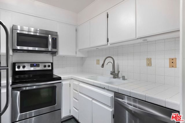 723 Palisades Beach Road, Santa Monica CA: https://media.crmls.org/mediaz/aed0fc0e-e283-401f-acfc-632c595557ed.jpg