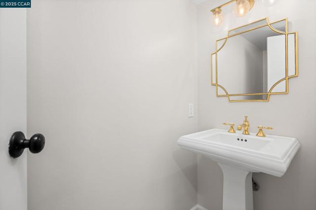 2115 Wilmington Dr, Walnut Creek CA: https://media.crmls.org/mediaz/aed12155-ac94-4d8b-b5fc-3b2ea3b6bfc0.jpg