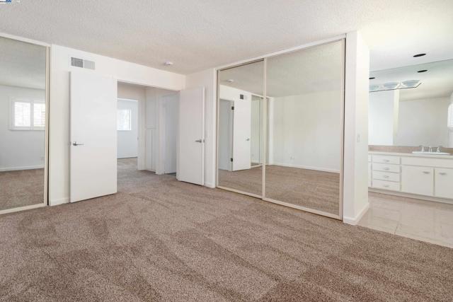 5644 ALHAMBRA HILLS CT, Martinez CA: https://media.crmls.org/mediaz/aed1483d-65ac-4d1c-95ab-84aab9535086.jpg