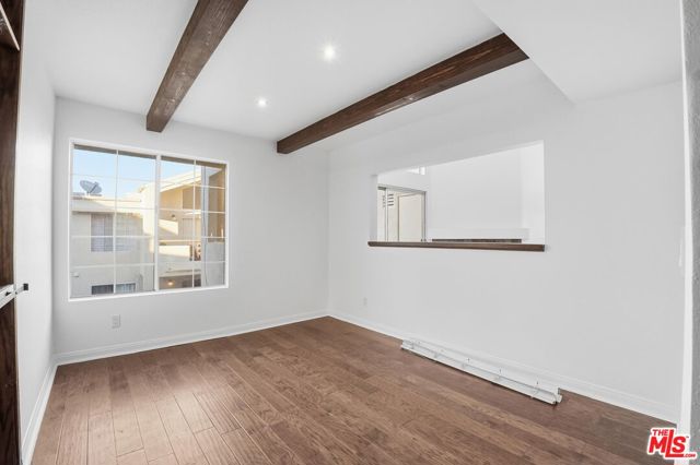 5530 Owensmouth Avenue, Woodland Hills CA: https://media.crmls.org/mediaz/aed1953a-44d2-4f39-8055-dbf73b4c847b.jpg