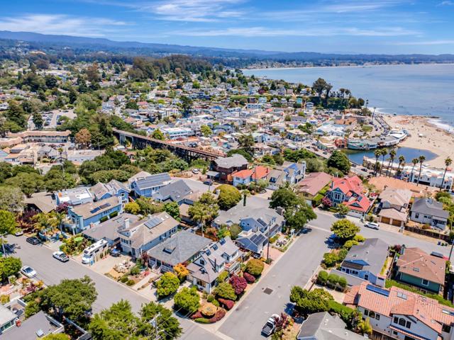 5005 Emerald Street, Capitola CA: https://media.crmls.org/mediaz/aed1a76c-f914-47a7-9f87-4eadaaf091cb.jpg