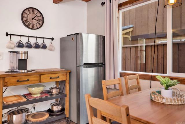 Detail Gallery Image 6 of 18 For 40221 Mill Creek Rd, Big Bear Lake,  CA 92315 - 2 Beds | 1/1 Baths