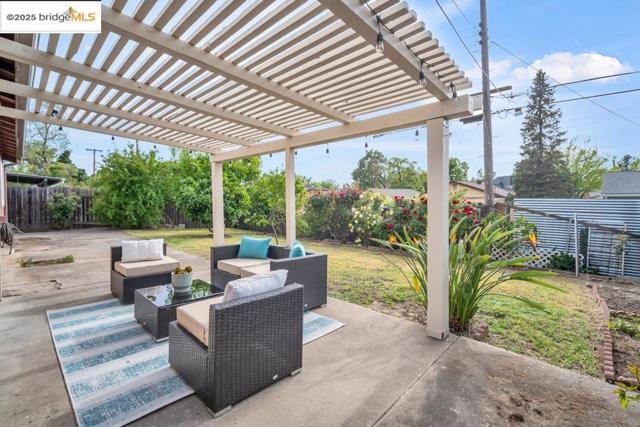 2968 Calle Del Sol Way, Rancho Cordova CA: https://media.crmls.org/mediaz/aed283bd-b2fb-4881-a021-34ed0de6afce.jpg
