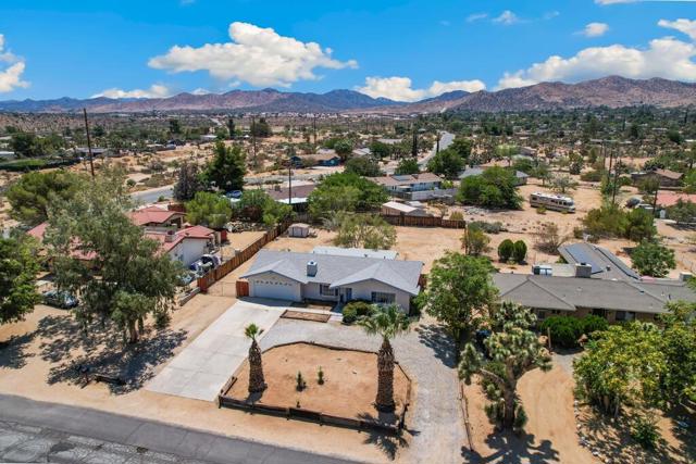 56869 Mountain View Trail, Yucca Valley CA: https://media.crmls.org/mediaz/aed30367-8f14-4cf1-914e-3af431da0255.jpg