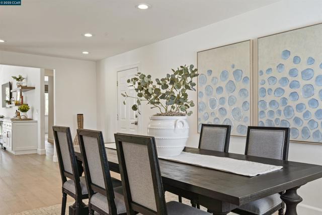 273 Valle Vista Dr, Danville CA: https://media.crmls.org/mediaz/aed31522-2a4a-461a-b6c1-a969e6f0acc4.jpg