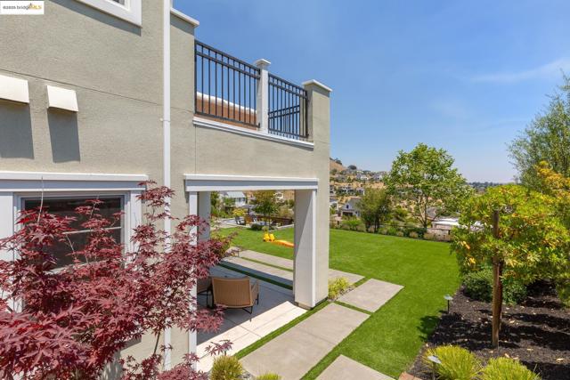 63 Tomcat Way, Orinda CA: https://media.crmls.org/mediaz/aed323b7-e239-4a3b-9012-99cb5ffe4911.jpg