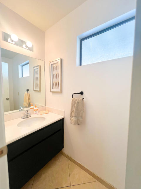 40513 Bay Hill Way, Palm Desert CA: https://media.crmls.org/mediaz/aed34b10-6c10-4286-851d-a9dd3c141cc9.jpg