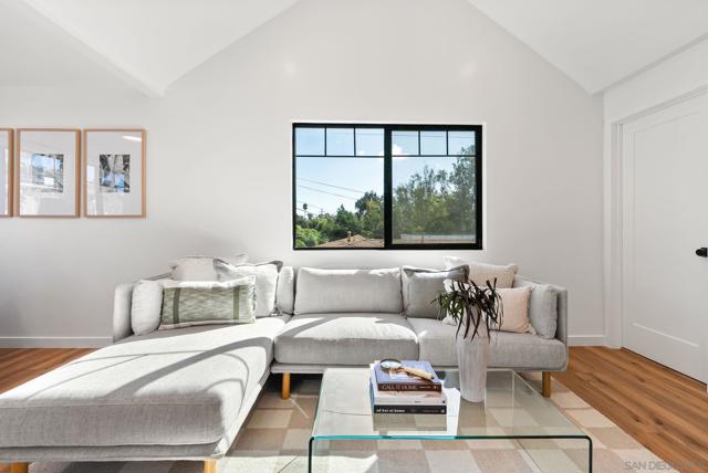 3678 Richmond St, San Diego CA: https://media.crmls.org/mediaz/aed38c17-0d1a-46f6-8699-7b32a82e8e80.jpg