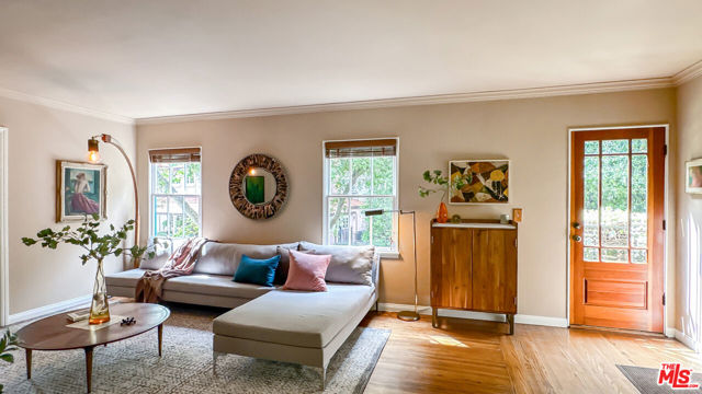 752 Country Club Drive, Burbank CA: https://media.crmls.org/mediaz/aed3b14b-aa35-44a1-9fac-93f20b9db727.jpg