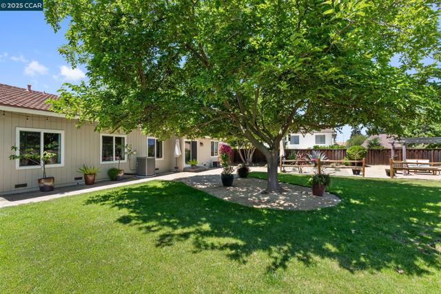 4672 N Larwin Ave, Concord CA: https://media.crmls.org/mediaz/aed3f03a-2cfd-4686-8cdf-0a7cddd9d825.jpg