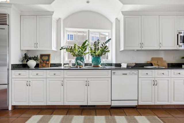 Image 21 of 60 For 4951 Proctor Ave