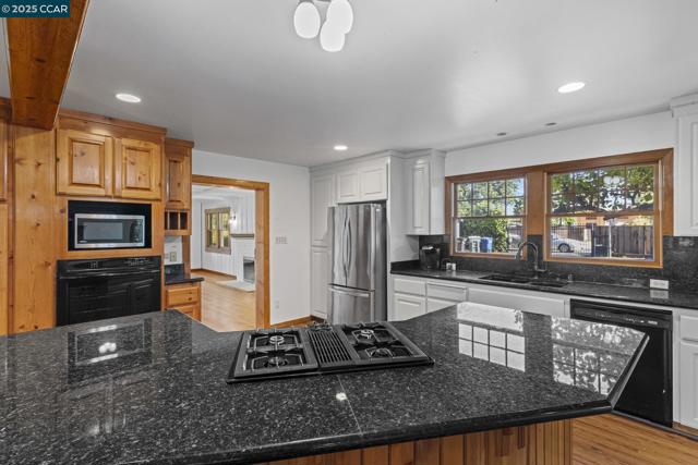 3505 Euclid Ave, Concord CA: https://media.crmls.org/mediaz/aed42f70-4021-456b-a12a-76ddf7490bdf.jpg