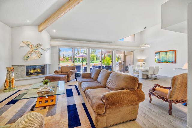 192 Kavenish Drive, Rancho Mirage CA: https://media.crmls.org/mediaz/aed43755-68b9-4fa9-8237-04dec4ef3121.jpg