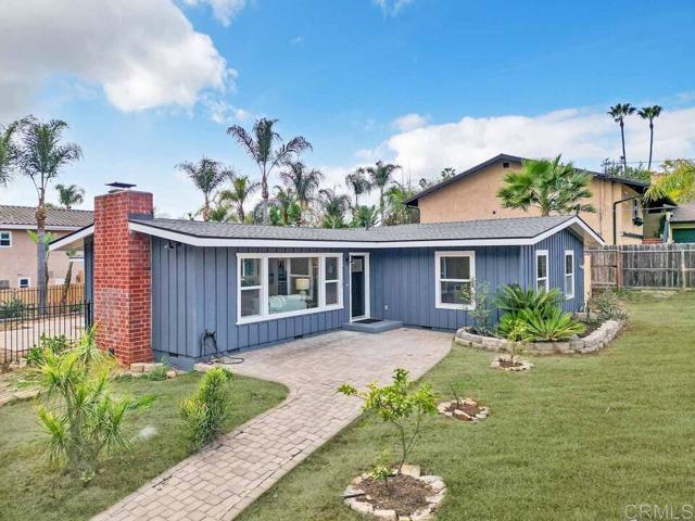 1165 Oak Drive, Vista CA: https://media.crmls.org/mediaz/aed4ec59-c52a-4e42-9d52-90abb5ff61e2.jpg