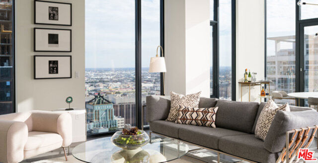 801 S OLIVE Street, Los Angeles CA: https://media.crmls.org/mediaz/aed51832-2dcc-4b49-b6a0-2c64b15a03e7.jpg