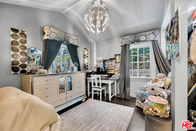 5341 Mecca Avenue, Tarzana CA: https://media.crmls.org/mediaz/aed52706-2642-417e-a7ff-c8fef71bd721.jpg