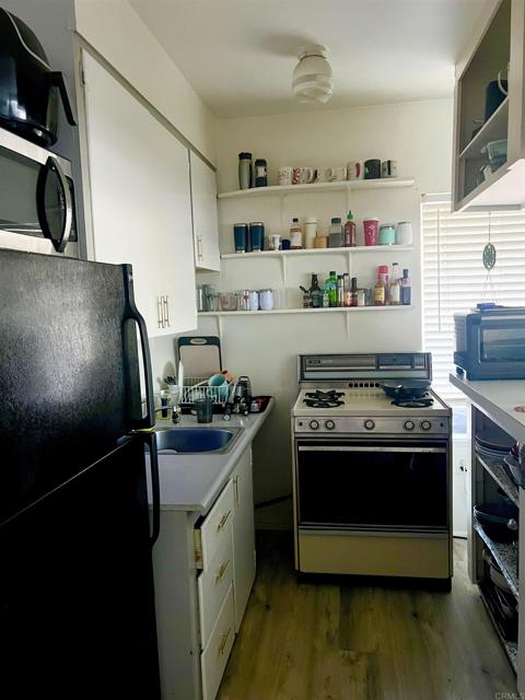 157 MAPLE AVE., Carlsbad CA: https://media.crmls.org/mediaz/aed52c01-c428-4a3d-9547-e550c45e1a61.jpg