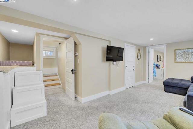 1215 Castro St, Martinez CA: https://media.crmls.org/mediaz/aed5f3c6-a212-40e4-8d38-4a40a38baebd.jpg