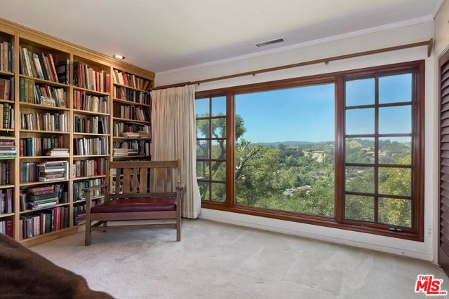 13490 Firth Drive, Beverly Hills CA: https://media.crmls.org/mediaz/aed617a1-f8a0-45e8-8cab-b2b13e9735bd.jpg