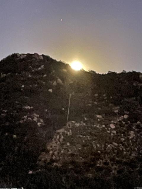 2389 Eric Road, Fallbrook CA: https://media.crmls.org/mediaz/aed725d9-19a7-460d-b9b0-1d0df4d681c6.jpg