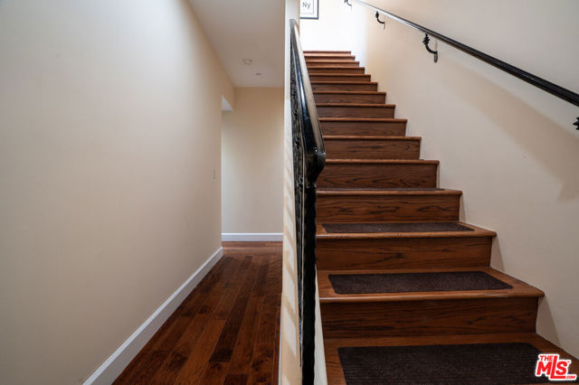 1331 N Sycamore Avenue, Los Angeles CA: https://media.crmls.org/mediaz/aed76425-252d-4727-8ee0-6a415806f39c.jpg