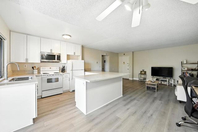 7838 Cowles Mountain Court, San Diego CA: https://media.crmls.org/mediaz/aed7643e-0180-4be2-b42d-acbdc6fad0d5.jpg