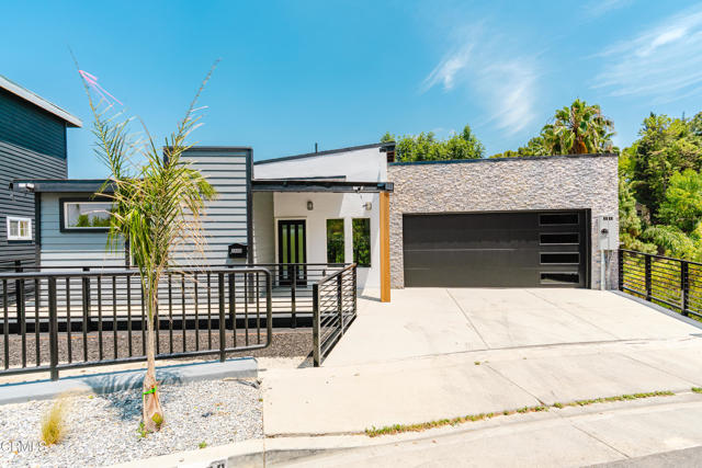 Detail Gallery Image 1 of 21 For 2409 Yorkshire Dr, Los Angeles,  CA 90065 - 3 Beds | 2/1 Baths