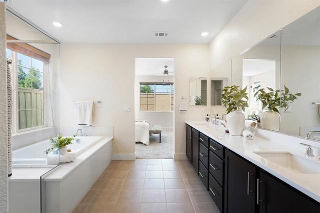 6991 Seraphina Dr, Tracy CA: https://media.crmls.org/mediaz/aed78e63-bebf-4d7c-9c36-c606f9b6eed1.jpg