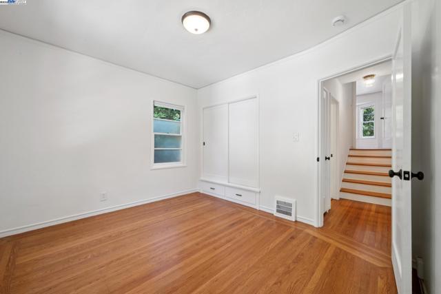 1658 Gouldin Rd, Oakland CA: https://media.crmls.org/mediaz/aed7a423-49fa-4218-b094-1caae7577da4.jpg
