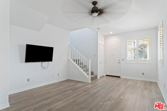 291 Santa Susana Road, Camarillo CA: https://media.crmls.org/mediaz/aed8b490-99cc-46b3-8340-ef052540245c.jpg