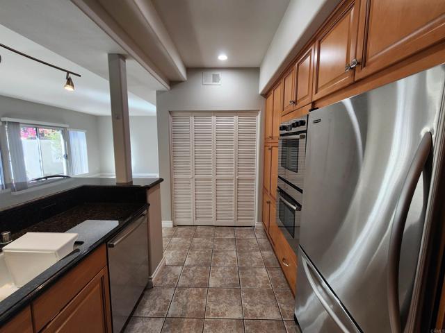 Detail Gallery Image 9 of 43 For 8597 via Mallorca #F,  La Jolla,  CA 92037 - 2 Beds | 2/1 Baths